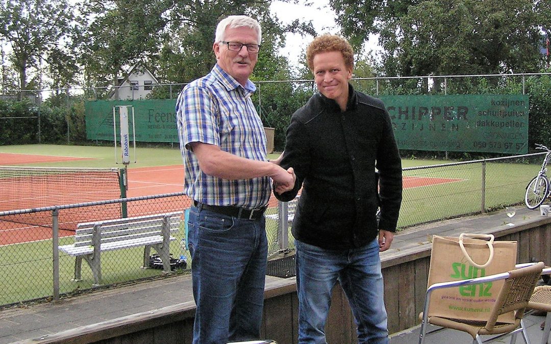 Tennisschool Lucardie en TV Schatzenburg schudden elkaar de hand